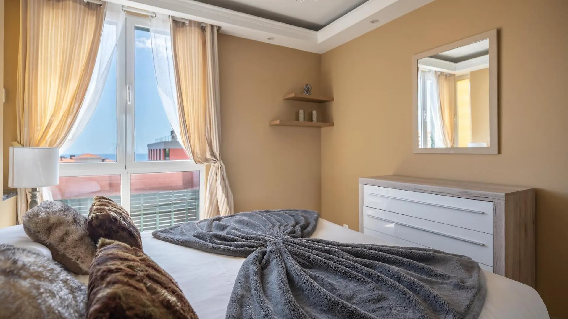 America Apartment By Holiday Rental Madeira Funchal  0*, Funchal (Madeira)
